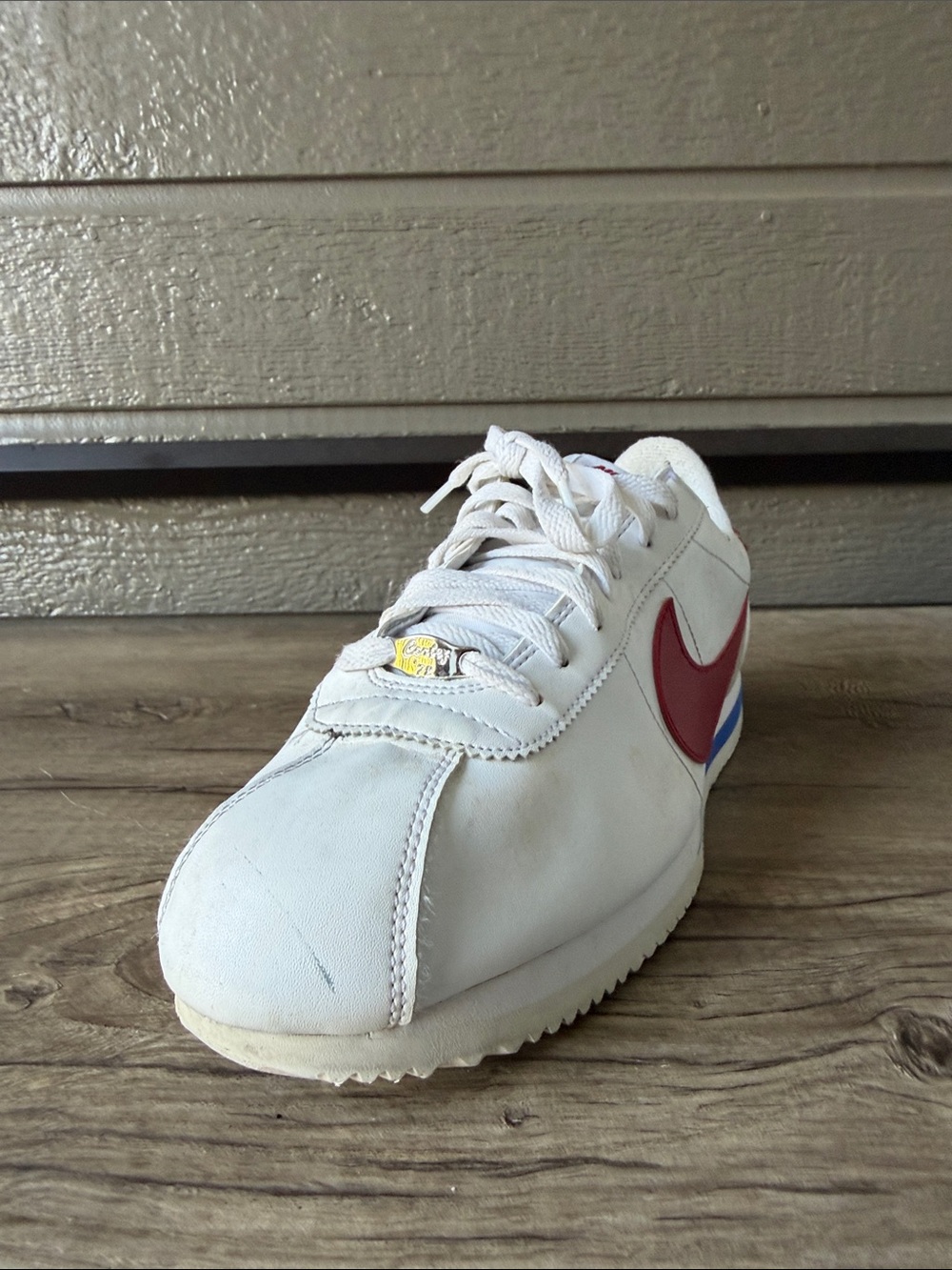 Nike Cortez Men’s White Sneakers with Red Swoosh Blue Heel Accent size 12